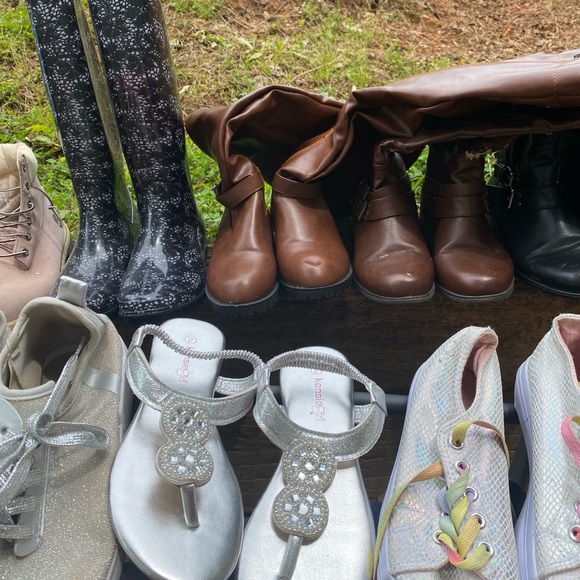 Children Books clothes shoes toys puzzles - Picture 4 of 14